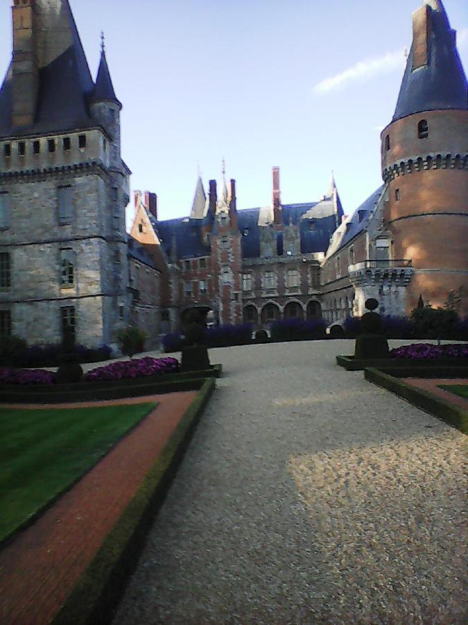 Chambres D'Hotes Gobillon Мэнтенон Экстерьер фото