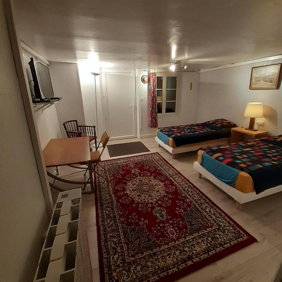 Chambres D'Hotes Gobillon Мэнтенон Экстерьер фото